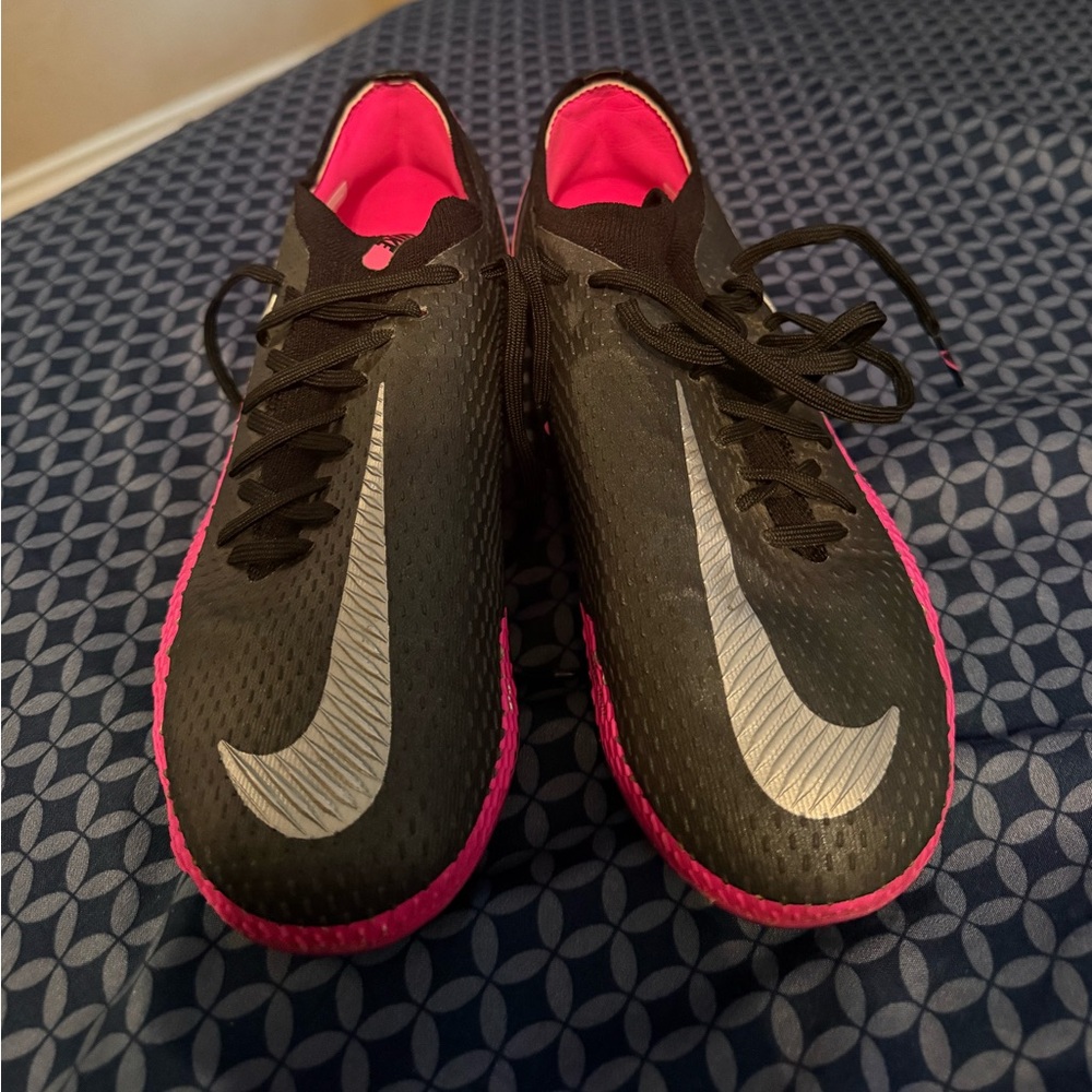 Nike Black and Pink Sports Shoes